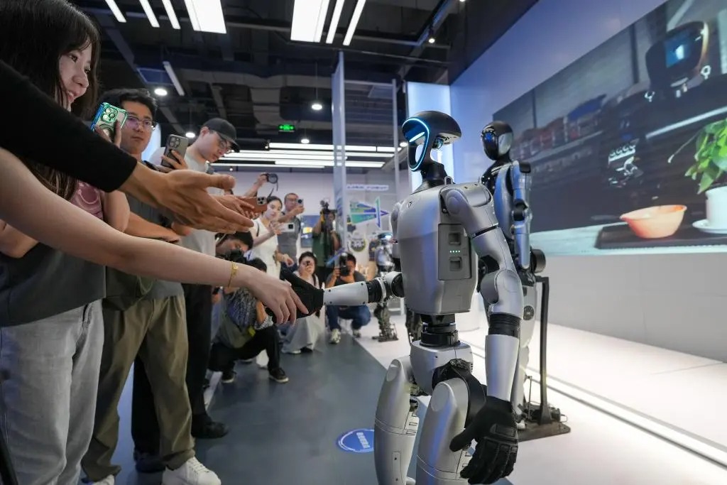 CloudpickTech's tweet image. 🚀 Robots selling robots. Unmanned stores selling the future.
From the world's first “Robot Mall” (staffed fully by robots 🤖) to Cloudpick's AI-powered cashierless stores 🛒.
🔗 cloudpick.ai
#Cloudpick #SmartRetail #UnmannedStore #Robotics #FutureOfRetail