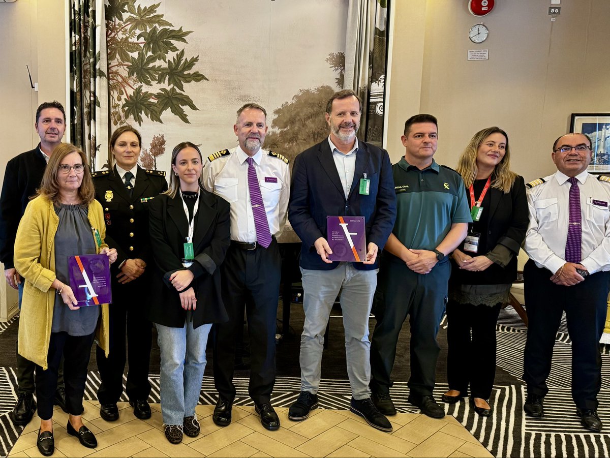 PuertoACoruna's tweet image. 🚢 El #Ambience hace hoy su primera escala en A Coruña, llegado del Reino Unido con 1.412 pasajeros y 564 tripulantes.
Los cruceristas están disfrutando de rutas de tapas, excursiones, compras, terraceo y paseos en tuc-tuc en un primer día de otoño muy soleado☀️. Zarpa a las 18h.