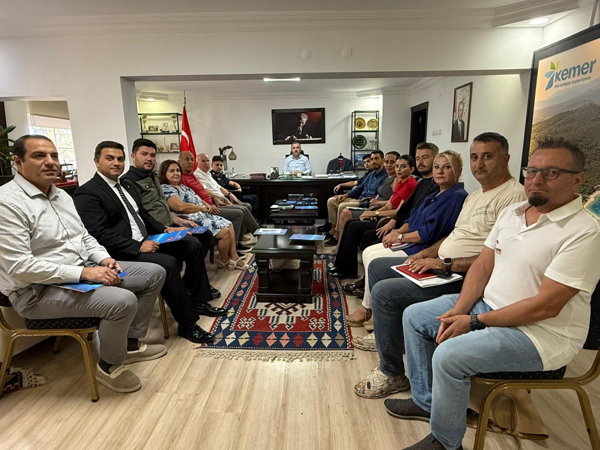 _KETOB_'s tweet photo. Kemer Kaymakamımız Sayın Ahmet SOLMAZ başkanlığında, 23 Eylül 2025 tarihinde Kaymakamlık makamında Escape Tahtalı 1. Acro Festivali öncesi koordinasyon toplantısı gerçekleştirildi. Festival süresince güvenlik, sağlık ve ulaşım tedbirlerince titizlikle çalışılmaktadır. https://t.co/1BpWzPb8ll