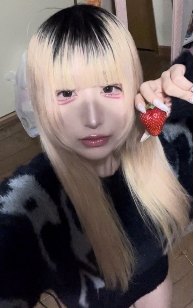 不評なエンディングでも好きだから守ってあげるよ🍓ྀི
 #自撮り界隈