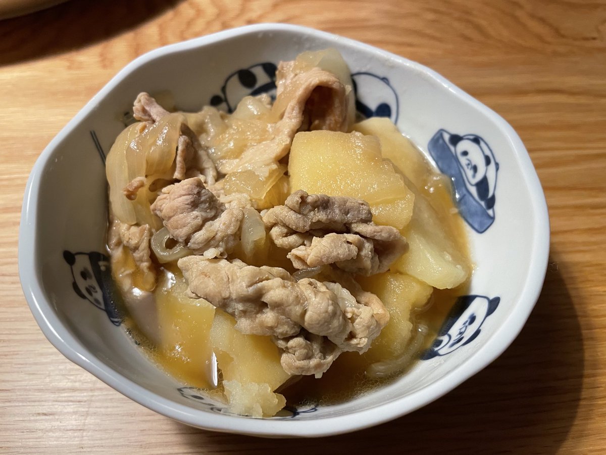 hamakkomodoki's tweet photo. TLが武蔵小杉で賑わう中、1人肉じゃがを作っていく😂
牛肉は昨日食べたので、豚肉で。
圧力3分、保温20分でジャガイモがほろほろになって美味しい🥹
#クックフォーミー #cook4me https://t.co/YDKTgPRVYY
