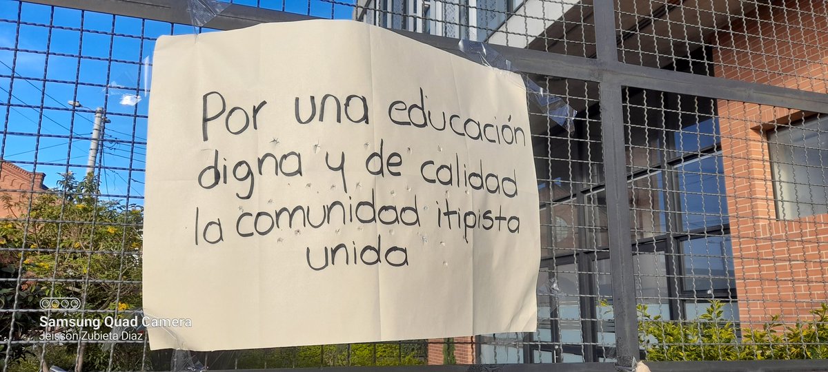 Secretaria <a href="/Educacionbogota/">Secretaría de Educación de Bogotá</a> <a href="/IsabelSegoviaO/">Isabel Segovia O</a> 

El Instituto Técnico Industrial Piloto lleva dos días de anormalidad académica por una toma pacífica de los estudiantes.

Agradezco ponerle atención a estás problemáticas y resolverlas lo más pronto posible. <a href="/CarlosFGalan/">Carlos F. Galán</a> <a href="/BluRadioCo/">BluRadio Colombia</a>
