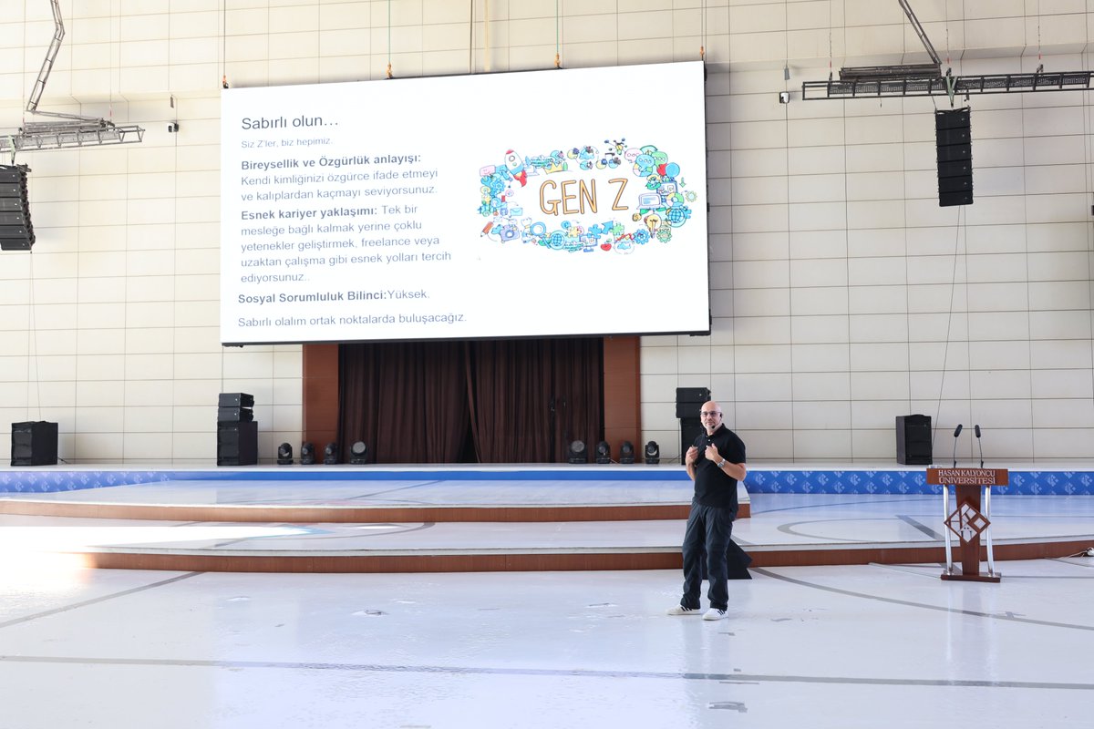 🎓 ORYANTASYON ’25’te öğrencilerimiz, alanında uzman isimlerin ilham verici seminerleriyle buluştu!

📌 Anadolu Ajansı Marka Yönetim Müdürü Emre Kuzuoğlu, "Yapay Zekasız Bir Kariyer Mümkün Mü?" başlıklı seminerinde; yapay zekâ destekli içerik üretimi, veri analizi, marka yönetimi