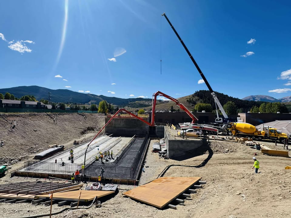 Concrete doesn’t wait for anyone!  Good thing Baker Concrete Construction called Brundage-Bone for this 560-yard pour in Dillon, Colorado.  With BBCP operator Diego Perez at the controls of this five-section 47-Meter Putzmeister this pour was in great hands.