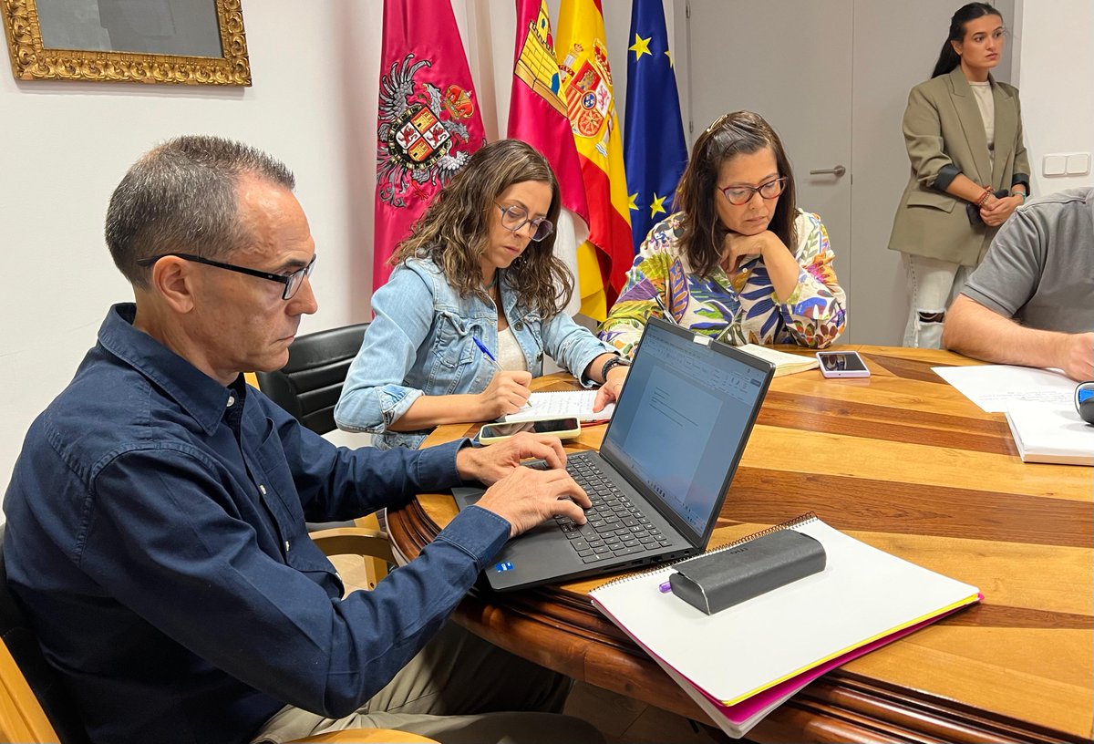 El gobierno de Velázquez acepta la petición del PSOE y paraliza la Ordenanza de Turismo de #Toledo

❌ Su propuesta nace sin consenso y no favorece la convivencia entre turistas y residentes en el Casco Histórico.  Podría generar conflictos.

📲 grupopsoetoledo.es/actualidad/el-…