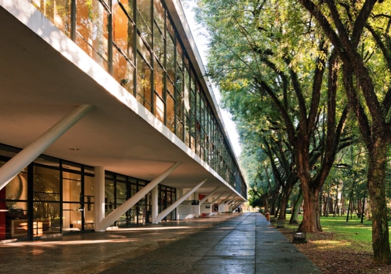 alejandrocsome's tweet photo. ¿Queres venir conmigo a Sao Paulo a conocer gemas arquitectonicas intergalacticas, vistas interminables de edificios y el abrazo de la sombra Paulista? https://t.co/JkbbMZsBew