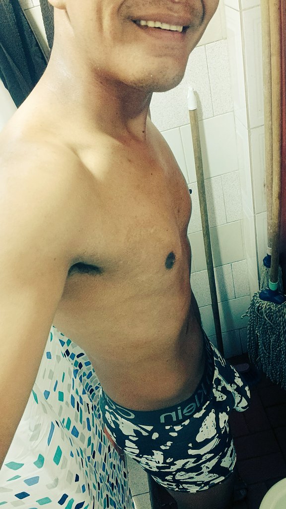 adrihanst's tweet photo. La vida está pasando y nada que pruebas https://t.co/LrRTwRlnup