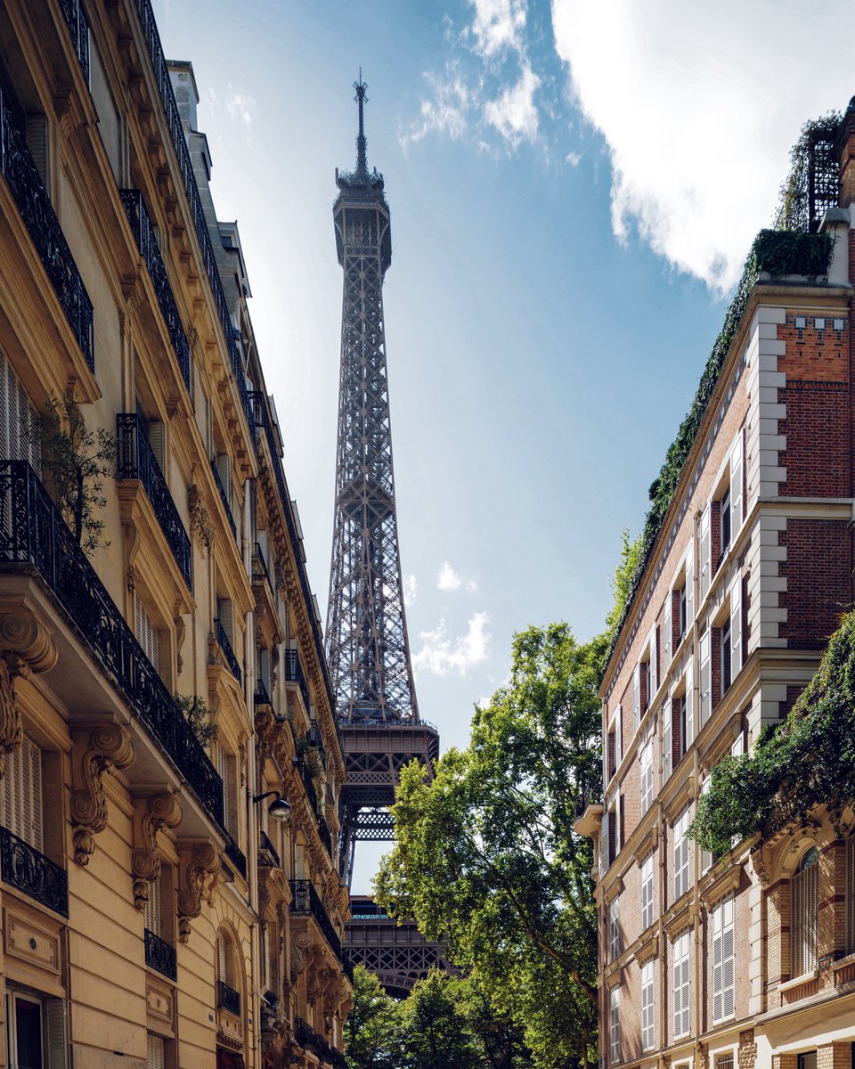 Paris Streetscape #travelphotography #paris #visitparis #eiffeltower <a href="/CanonUSA/">CanonUSA</a> #canon