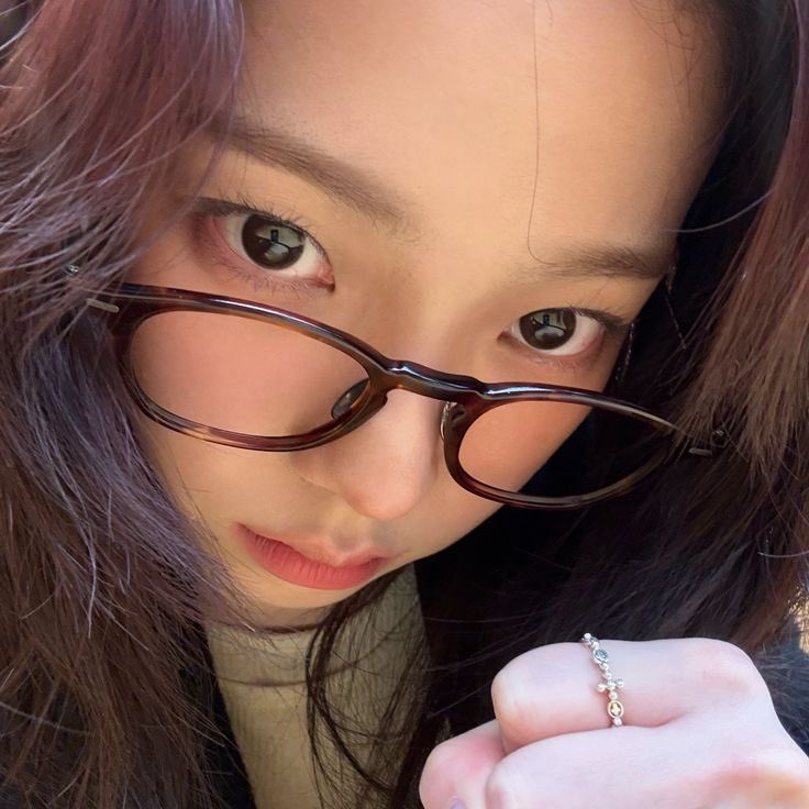 <a href="/fawnijng/">Naufal, S.</a> aku cantik????????