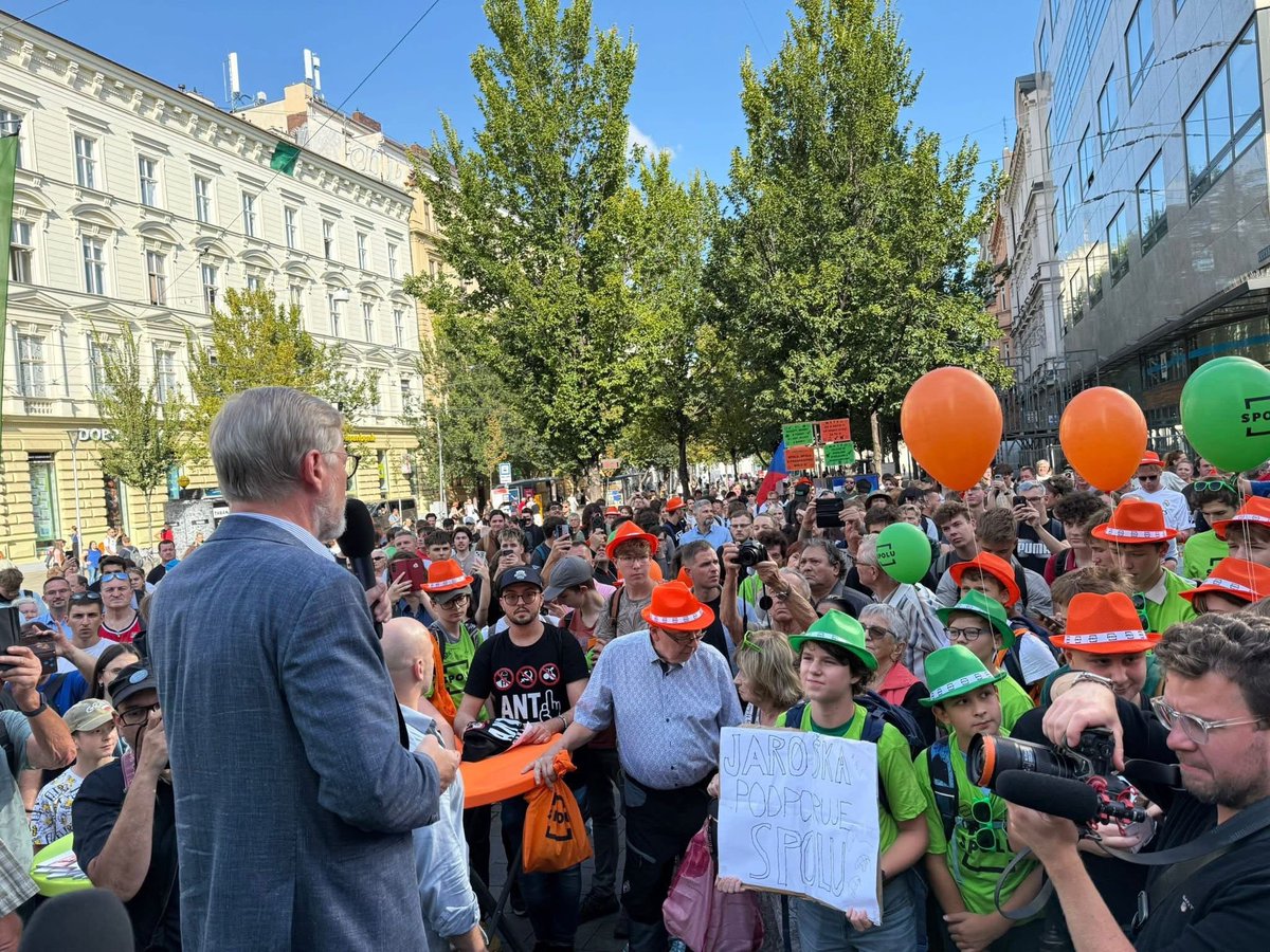 ‼️ Petr Fiala se rozhodl uspořádat největší shromáždění před volbami ‼️

Bude se konat v úterý 30. září v 15:00 na Moravském náměstí v Brně. Na premiérovu podporu vystoupí legendární zpěvák a muž, který má skutečně lví podíl na odchodu sovětských vojsk, pan Michael Kocáb ✌️ Fiala