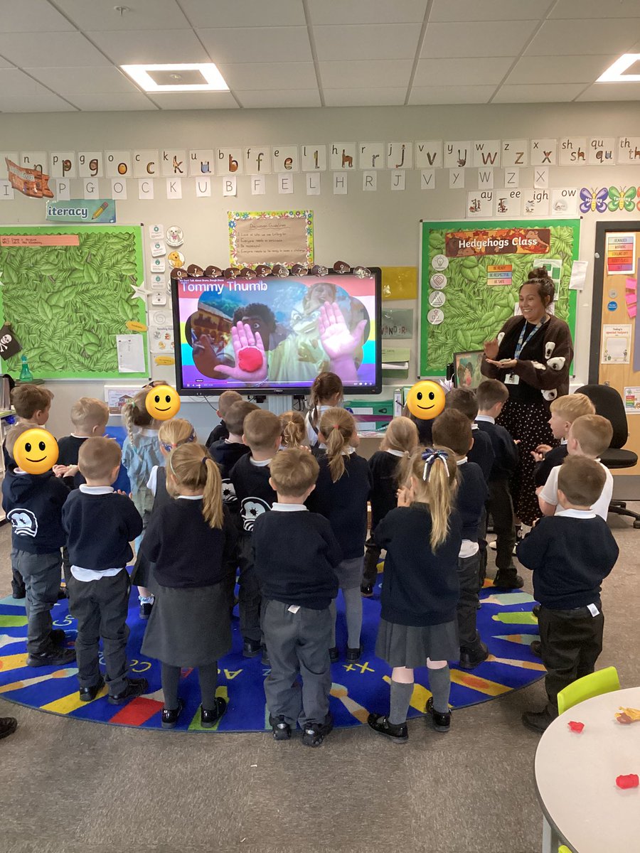 Hedgehog Class are starting the afternoon with some Dough Disco and have worked hard building their fine motor strength to help them write. Well done everyone 🌟