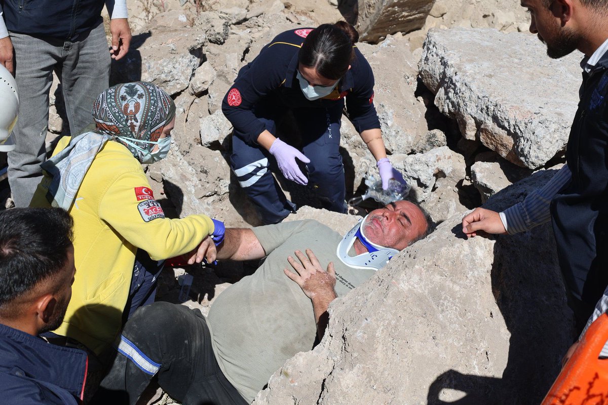 AFAD öncülüğünde 6,4 büyüklüğünde deprem senaryosu ile gerçekleştirilen tatbikata meteorolojik destek verilmiş, tatbikat süresince hava durumu tahmin raporları ilgili birimlerle paylaşılmış, operasyonel faaliyetlerin güvenli ve etkin şekilde yürütülmesine katkı sunulmuştur.