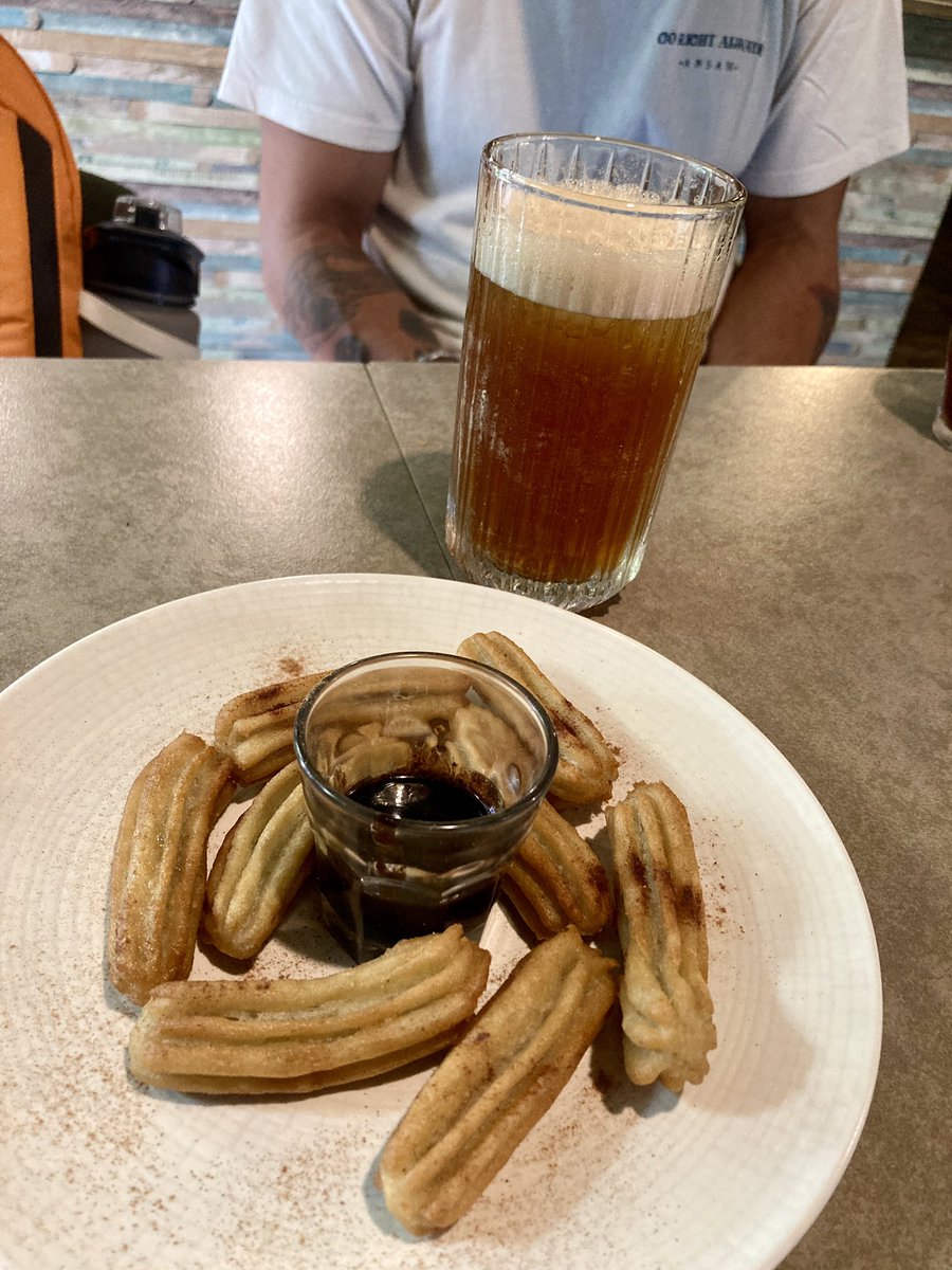 Siang ini jalan2 ke jaxel, maen ah ke kozi jeruk purut. Emang niat nyobain Rambak, jd gak buka menu, ternyata makanannya banyak rupa, ah kudu balik kayaknya 😆 

Tp gak kebagian mie kriting, acar, ayam cincang kosong, sore br nyampe ceunah. 
Kuah baksonya beda ini 🤩

<a href="/kozirama/">Rama</a>