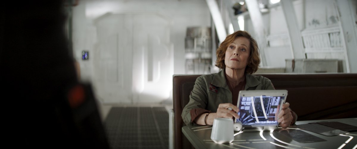 delfanparalfan's tweet photo. La Coronel Ward, interpretada por Sigourney Weaver, mandará una misión importante a Din Djarin y Grogu.
Mientras tanto, el niño quiere comer 🤣

#DinDjarin #Grogu #RazorCrest #PedroPascal #Adelphi #Zeb #BabyYoda #ColonelWard #TheMandalorianAndGrogu
[4/12] https://t.co/NbXLfjueLR