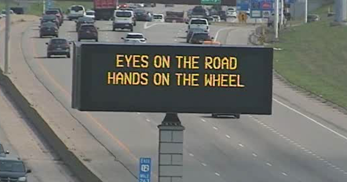 511WI's tweet image. ✔️Eyes on the road.
✔️Hands on the wheel.
✔️Mind in the moment.
Distractions can wait, your safety can’t. #StayAlert #AvoidDistractions