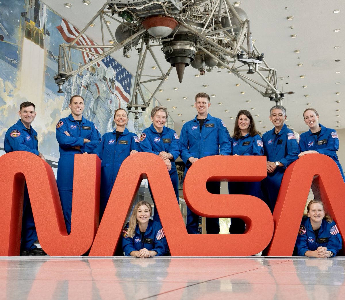 10 new professional astronauts just got hired ⁦from over 8000 applicants ⁦<a href="/NASA/">NASA</a>⁩. Average age 37.6 - it takes that long to get the needed qualifications. An amazing day in life.