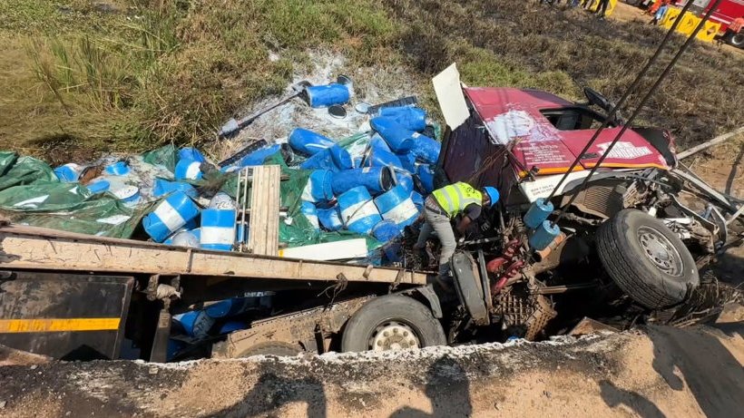 opaisonline's tweet image. Sociedade
Acidente interrompe tráfego em Chimoio
#acidentedeviacao #chimoio #opaisonline #opais #gruposoico 
opais.co.mz/acidente-inter…