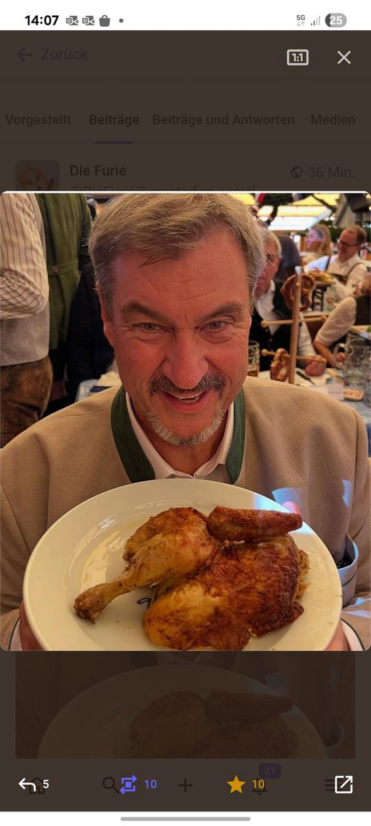 Das Hendl auf dem Teller stöhnt:
#Soeder gern dem Nichtstun frönt!
Er mampft, tagaus tagein,
dabei müsst er im Landtag sein!

Arbeiten fällt ihm wohl schwer,
lieber schwätzt er blöd daher,
Kernkraft, Mütterrente Erbschaftssteuer Bürgergeld+ Bier:
Ich habs nun endlich hinter mir!"