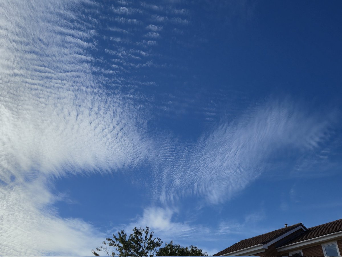 Lovely skies over Heysham. <a href="/EmmaJessonTV/">Emma Jesson</a> <a href="/JoBlytheTV/">Jo Blythe 🤍</a> #weather <a href="/itvweather/">ITV Weather</a>