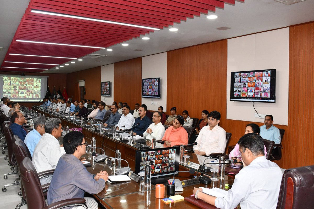 SSB_INDIA's tweet image. 📢 Webinar to celebrate 10th #AyurvedaDay !

A webinar was conducted on 23.09.2025 at #SSB FHQ, New Delhi to mark the celebration of the 10th Ayurveda Day.

🧘‍♂️ The session was inaugurated by Sh. Sanjay Singhal, IPS, #DGSSB, with expert speakers Dr. S K Arya and Dr. S K Sharma…