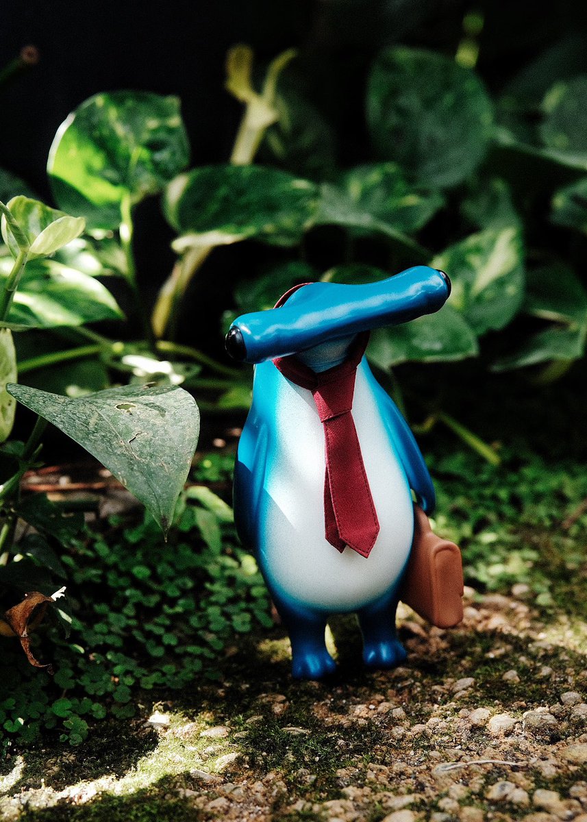 RT @akameganegirl: 営業まわりも大変だ 🦈💼 by 社畜ザメ #ソフビ