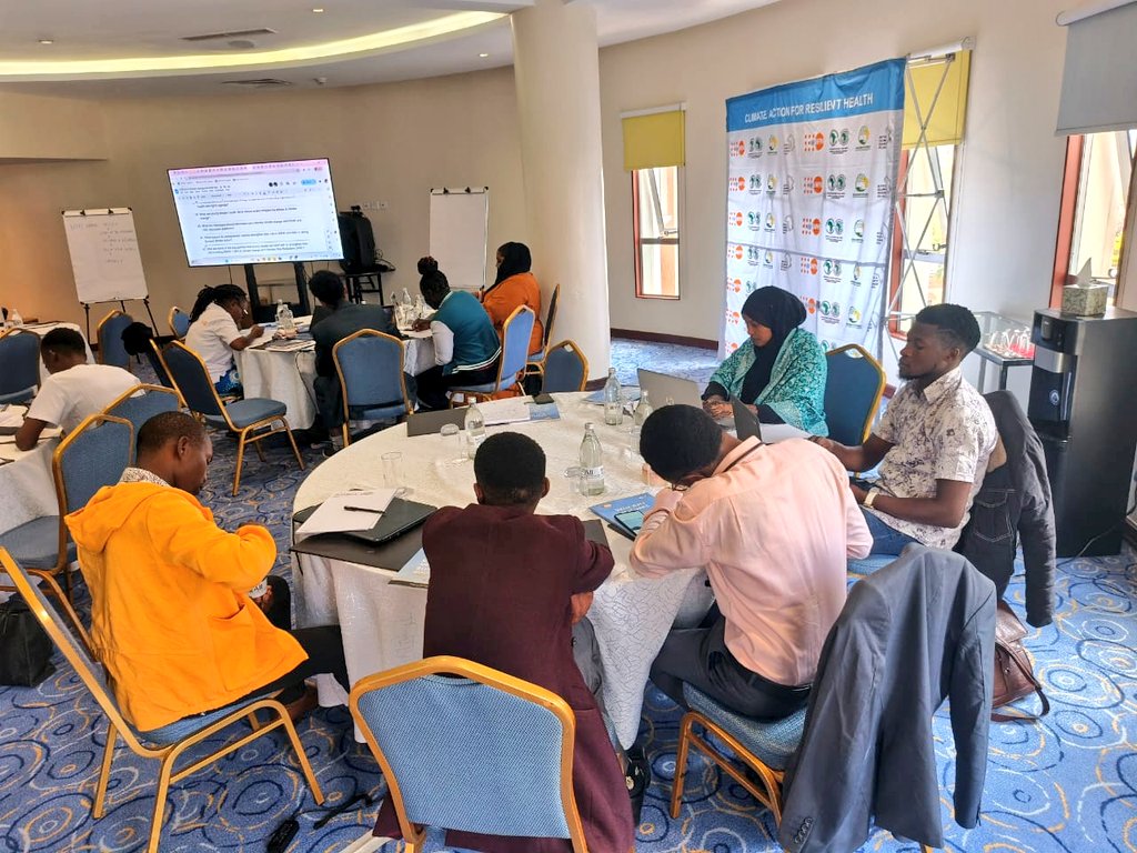 Icpd25YouthKE's tweet image. Ongoing at #ResilientFutures, young leaders are combining knowledge and practice to understand how climate change shapes their communities and what this means for gender and SRHR.

#ResilientFutures #ClimateAction #SRHR