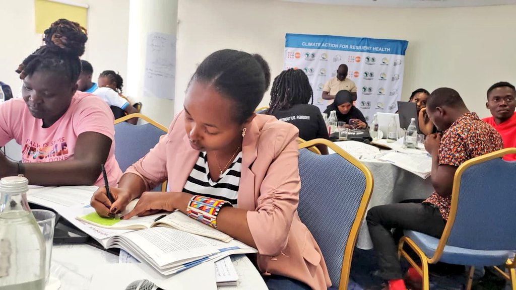 Icpd25YouthKE's tweet image. Ongoing at #ResilientFutures, young leaders are combining knowledge and practice to understand how climate change shapes their communities and what this means for gender and SRHR.

#ResilientFutures #ClimateAction #SRHR