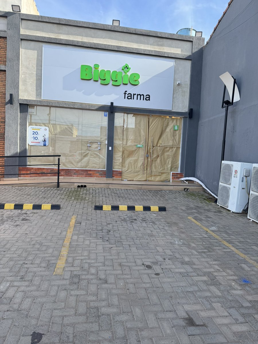 paofiguert's tweet photo. Señores dueños de biggie farma, capaciten a sus empleados para atención al cliente y orientación sobre lo que están vendiendo. Sus respuestas suelen ser “no se” y eso, por lo menos una capacitación sobre componentes de los medicamentos para que sirve cada uno, si es para https://t.co/WJFA3gGcBh