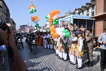 Preeti_233's tweet image. DG CRPF Flags Off Third Mahila High-Altitude Bike Expedition From Srinagar   #DG #CRPF #FlagsOff #MahilaHighAltitudeBikeExpedition #Srinagar #JammuAndKashmir #greaterjammu #BallonDor #CryptoTrading