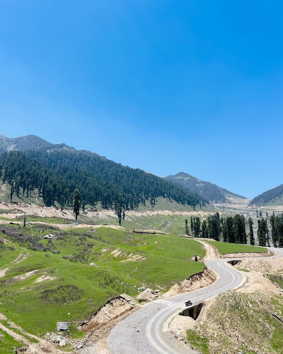 vishalshar24170's tweet image. Most projects will benefit the Jammu region. Unlike earlier phases, this funding is only for new roads, not upgrades. The Centre will fund ₹3,801 crore, and J&amp;amp;K will contribute ₹422 crore.
#Devolopment
#aajkabharat