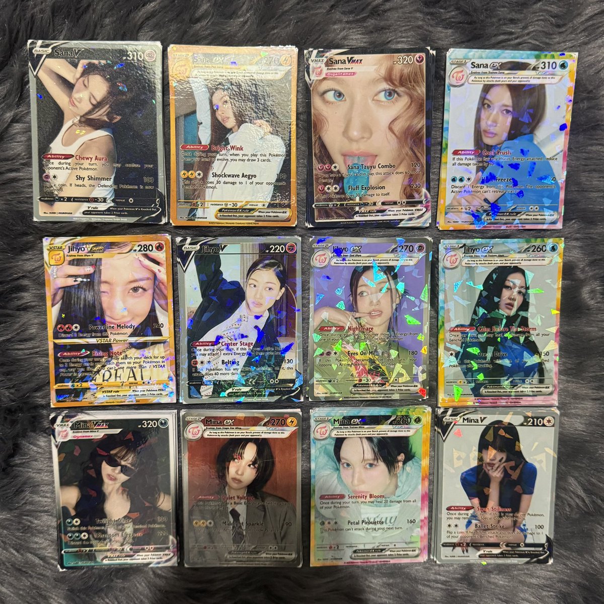kurofleur's tweet photo. TWICE THIS IS FOR IN BULACAN FAN SUPPORT / FREEBIES

TWICÉMON PHOTOCARD UPDATEEEE!! 🥳🥳

will cut the corners na lang then sleeves. hindi ko na bobonggaham ang packaging nito, pabubunutin ko na lang kayo sa isang lalagyan (kasi wala na ‘kong pera lol)

btw, BAWAL SA MAARTE HA kasi may mga printing errors sha and ‘di na kasi kaya ire-print pa🫩 (nayeon, 4th pic)

excited to hand these all out🥹🩵

#TWICE #트와이스 #THISISFOR_IN_BULACAN #ThisIsForBulacan #THISISFOR #TWICE_THISISFOR_WORLD_TOUR