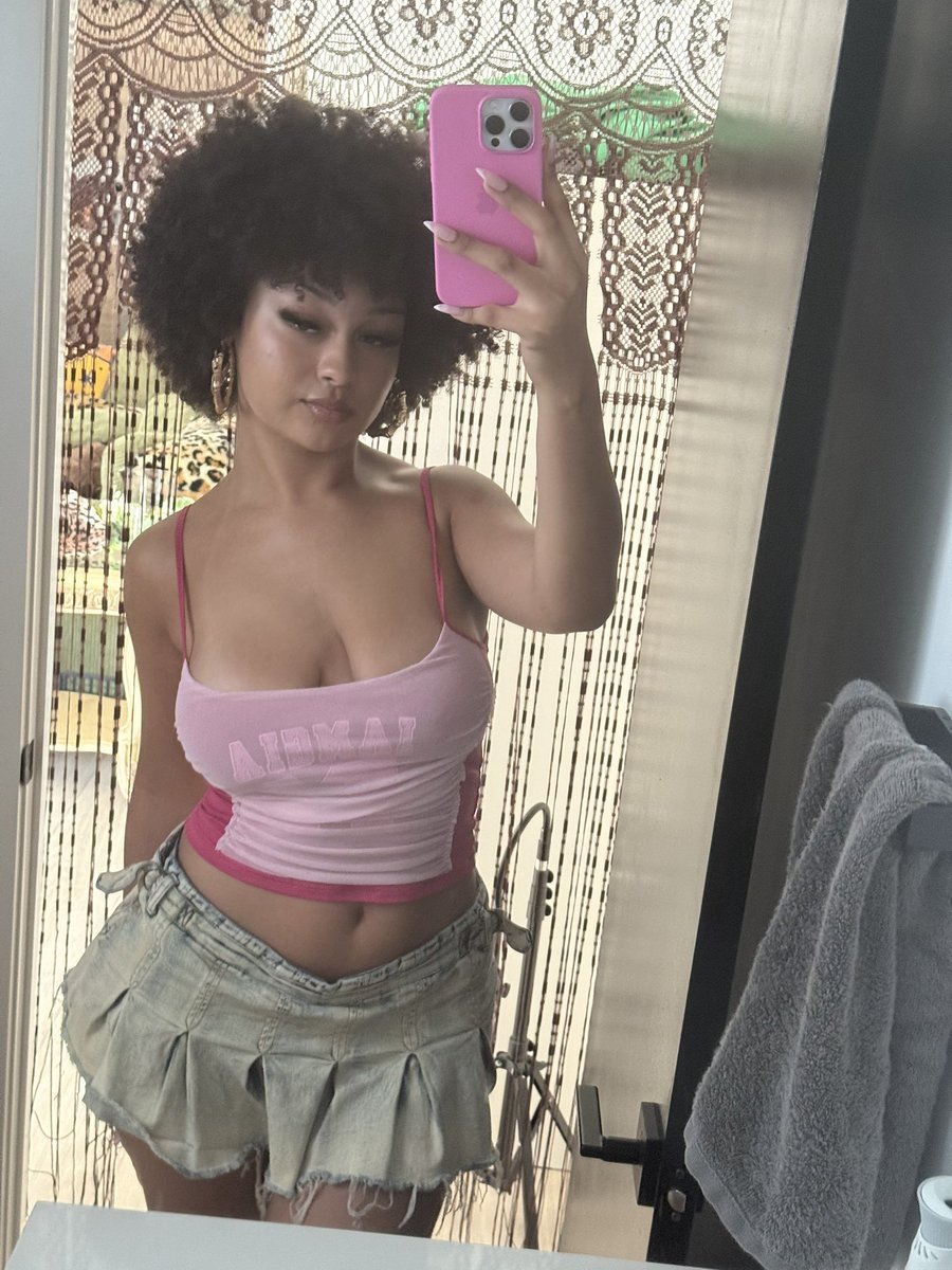 veondremitchell's tweet photo. I wanna be SEXY in my fro not “so cute” https://t.co/NPEQRTYkZi