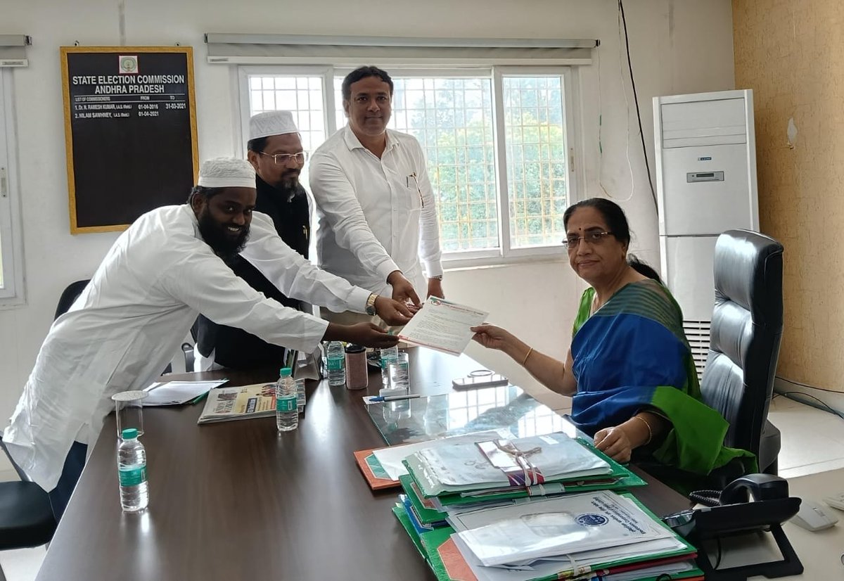 sdpofindia's tweet image. Amid rising concerns over #EVM credibility, an SDPI Andhra Pradeshdelegation met AP - SEC Neelam Sahni, urging that upcoming local body polls be held through ballot papers to ensure transparency &amp;amp; public trust. A formal representation was submitted. #SDPI #votechori