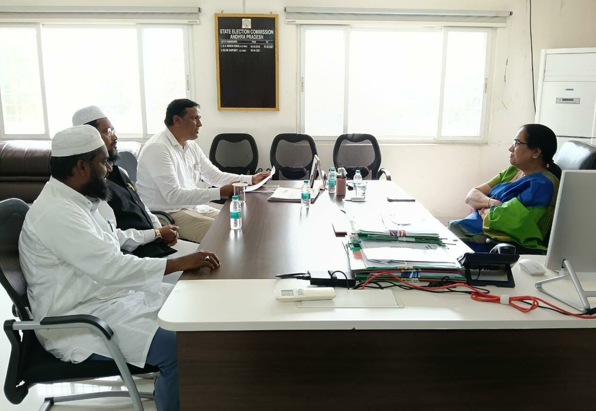 sdpofindia's tweet image. Amid rising concerns over #EVM credibility, an SDPI Andhra Pradeshdelegation met AP - SEC Neelam Sahni, urging that upcoming local body polls be held through ballot papers to ensure transparency &amp;amp; public trust. A formal representation was submitted. #SDPI #votechori