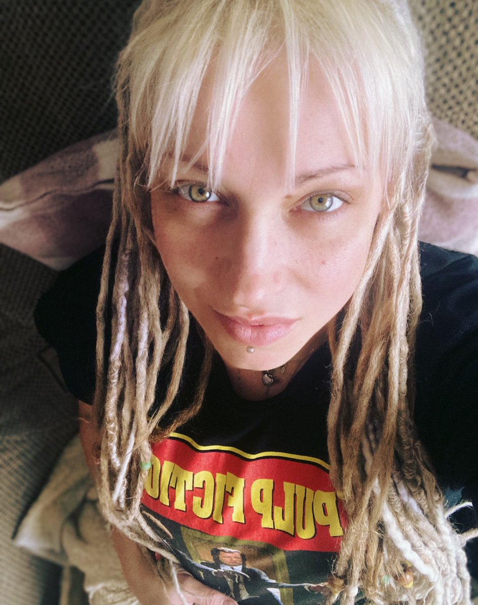 🐙 Happy Tuesday everyone. 
I have to stay home this week, I have a lot of back pain and I go to the doctor every morning for painkillers. I hope you all have a better week than I did. 🔆

I love you all. 🫶