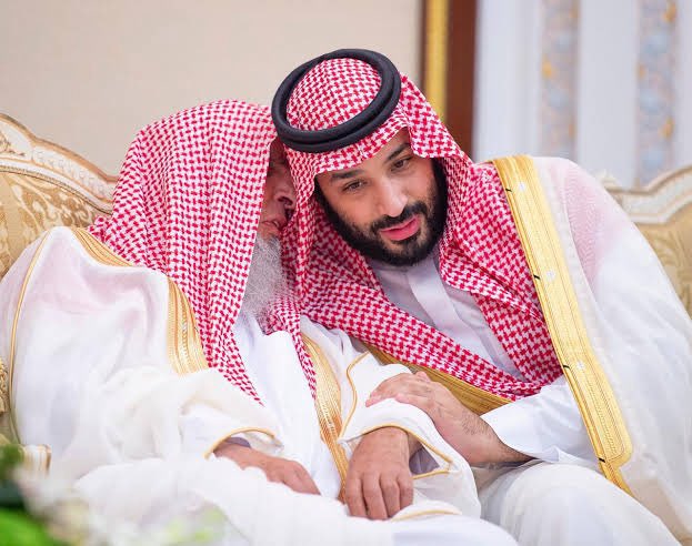 رحم الله سماحة المفتي فضيلة الشيخ عبدالعزيز بن عبدالله آل الشيخ 

وجزاه الله خيرا عنا وعن جميع المسلمين لما قدمه من خدمة الإسلام والمسلمين وجعلها في موازين حسناته 

وإنا لله وإنا إليه راجعون