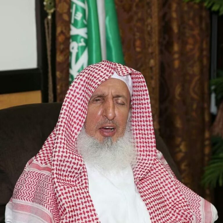 الحقيقه فجعت بخبر وفاة مفتي عام المملكة شيخنا و والدنا الشيخ #عبدالعزيز_بن_عبدالله_آل_الشيخ..

فأحسن الله عزاء الأمة الإسلامية في موت الشيخ العلامه وعظم الله أجركم جميعاً…

اللهم اغفر له وارحمه وعافه واعفو عنه واجزه عنا وعن الإسلام والمسلمين خير الجزاء واحسنه…