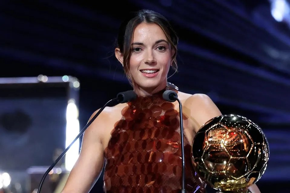 iSportsAPI's tweet image. Aitana Bonmati makes history with THIRD consecutive Ballon d'Or win👏
🏟 58 matches
⚽️ 20 goals
🅰️ 16 assists
🏅 Champions League Player of the Season
🏅 Best FIFA Women's Player
🏆 Liga F
🏆 Queen's Cup
🏆 Spanish Women's Super Cup
#BallonDor