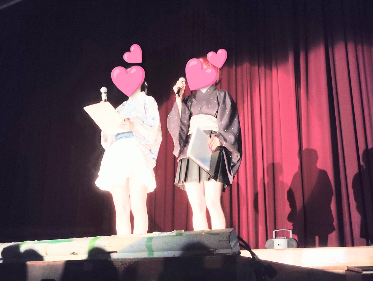 ash70bcc's tweet image. 【活動報告】
前夜祭の司会を、放送部の2人が担当しました！！✨️🎤

明日以降のイベントの司会も放送部が担当します！お楽しみに〜〜🌟🐋🌟

写真左：２年　アイリス
写真右：１年　山口玲