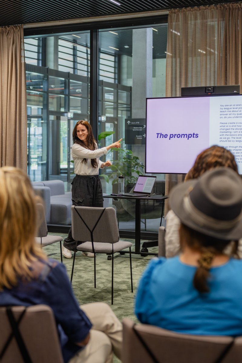 Edge_Workspaces's tweet image. The BBA Community event in Hamburg wasn&apos;t just fun &amp;amp; coworking: it also featured a meeting to which EDGE Workspaces took part. 
We presented our company among all other initiatives and - of course - had a lot of snacks together!

#EDGEWorkspaces #WhereWellbeingWorks