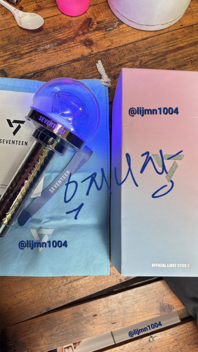 WTS PRELOVED LIGHTSTICK SEVENTEEN V3

💰550K
♡ Fullset
♡ Pernah dipake konser 1x SVT RIGHT HERE (CONNECTED)
♡ Split pay 
♡ Include all (pack+adm)
📍Dom JATIM
NB. Dm for asking the details

Tag. Wts wtb pl ls svt v3 vitri carat