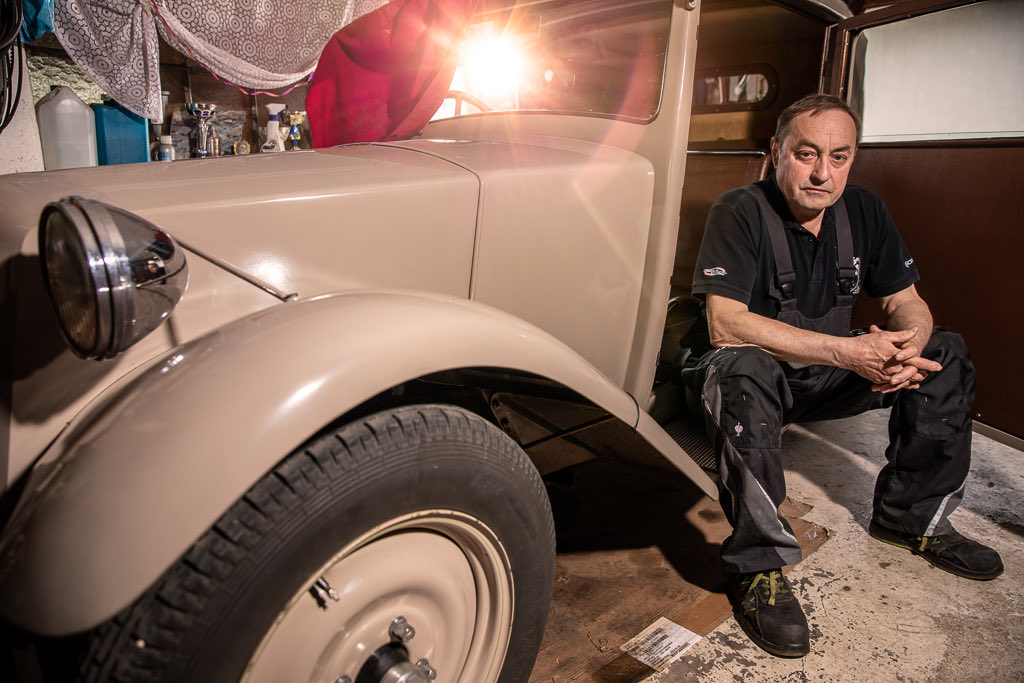 🎙️🏍️Nový audiopříběh | Jiří Císař | namluvil Miloš Pokorný

Kdo se bezhlavě žene za vítězstvím… prohraje.

Moc dobře to věděl Jiří Císař, který motocykl řídil cestou necestou s jasným heslem: „Pomalu a opatrně!“

Stal se legendou.

📸 Jana Mensatorová