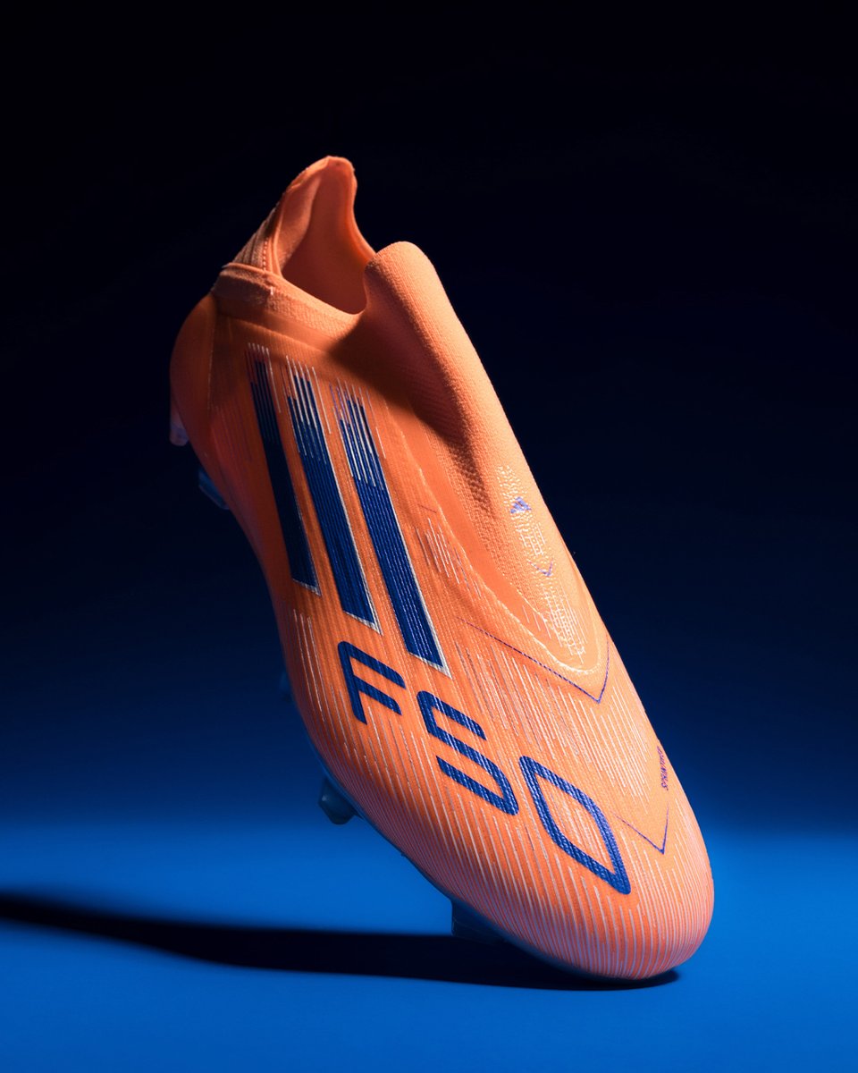 futbolemotion's tweet photo. ๐ชธ ADIDAS CORAL BLAZE PACK ๐ชธ
adidas enciende el terreno de juego, una colecciรณn que combina diseรฑo vibrante y rendimiento de รฉlite.
๐ฏ Predator
โก F50
๐ช Copa
๐ Disponible en Fรบtbol Emotion.
--
#futbolemotion #adidasfootball #adidaspredator #adidasf50 #adidascopa https://t.co/3hEx6wA3gK