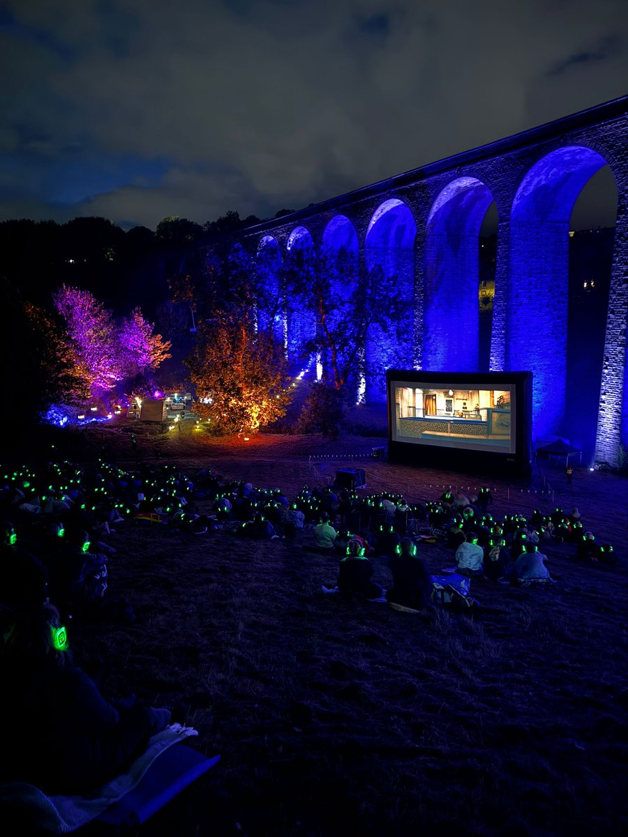 airscreen's tweet image. What an astonishing sight!  Transform any location into a cinematic experience with the fully professional AIRSCREEN® system.  Location: Thornton Viaduct, bradford, England.
#openaircinema #outdoormovie #openairmovie #inflatablescreen #outdoorcinema #野外映画 #野外シネマ