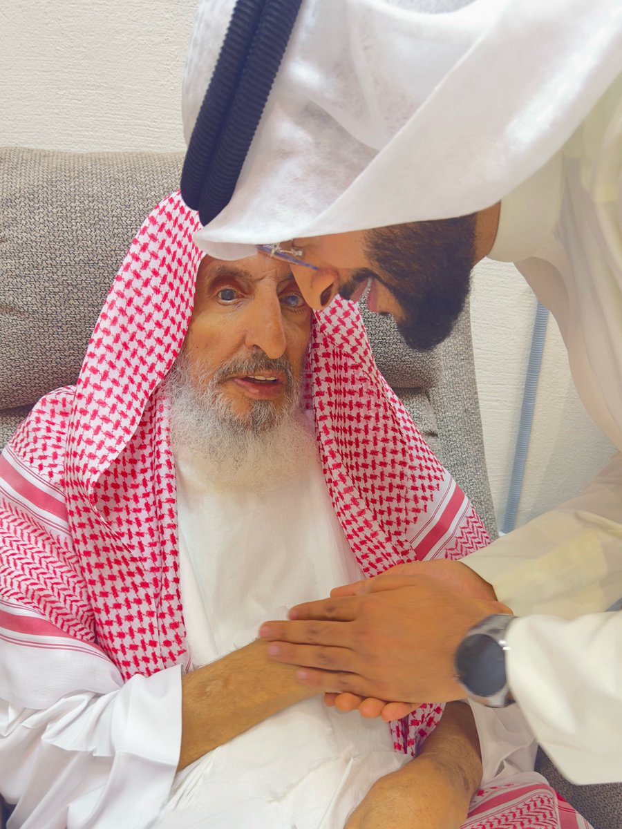 إنا لله وإنا إليه راجعون
ارتحل إلى رحمة الله سماحة المفتي العام للمملكة العربية السعودية الشيخ عبدالعزيز آل الشيخ.
اللهم اجعل ما قدّم من علم وفتوى وبيان شافعًا له يوم يلقاك، وبلّغه منازل الصالحين الأبرار وألهم الأمة الصبر والاحتساب وآجرنا في مصيبتنا وأخلف لنا خيرا منها