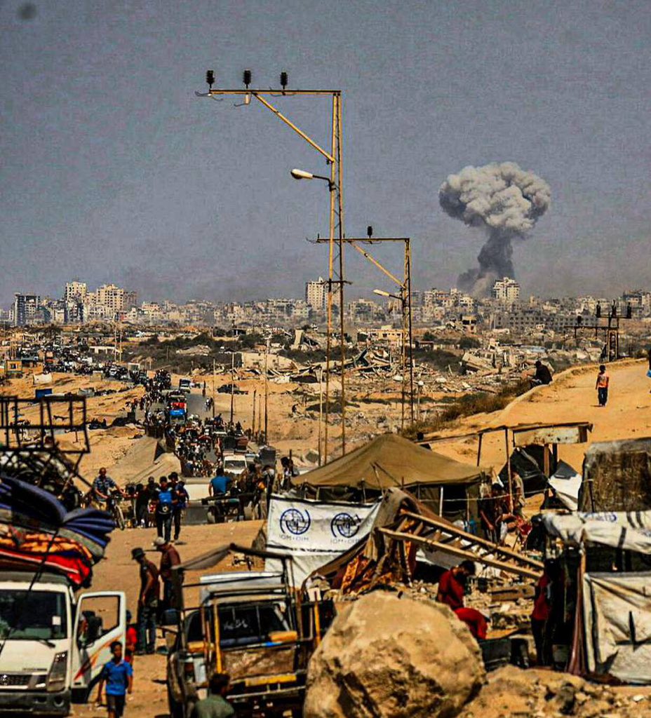AbujomaaGaza's tweet photo. They are not voluntary leaving their homes in Gaza, but escaping brutal Israeli bombing and looking for relative safety in the south https://t.co/9ALDCNjuCi