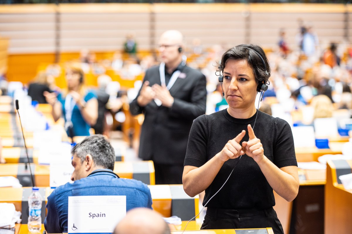 MyEDF's tweet image. Today is International #SignLanguageDay. Did you know there are, at least, 29 sign languages in the European Union? But the Union does not recognise them as official languages. 

We join @EUD_Brussels call: recognise them and prevent discrimination! 
eud.eu/the-publicatio…