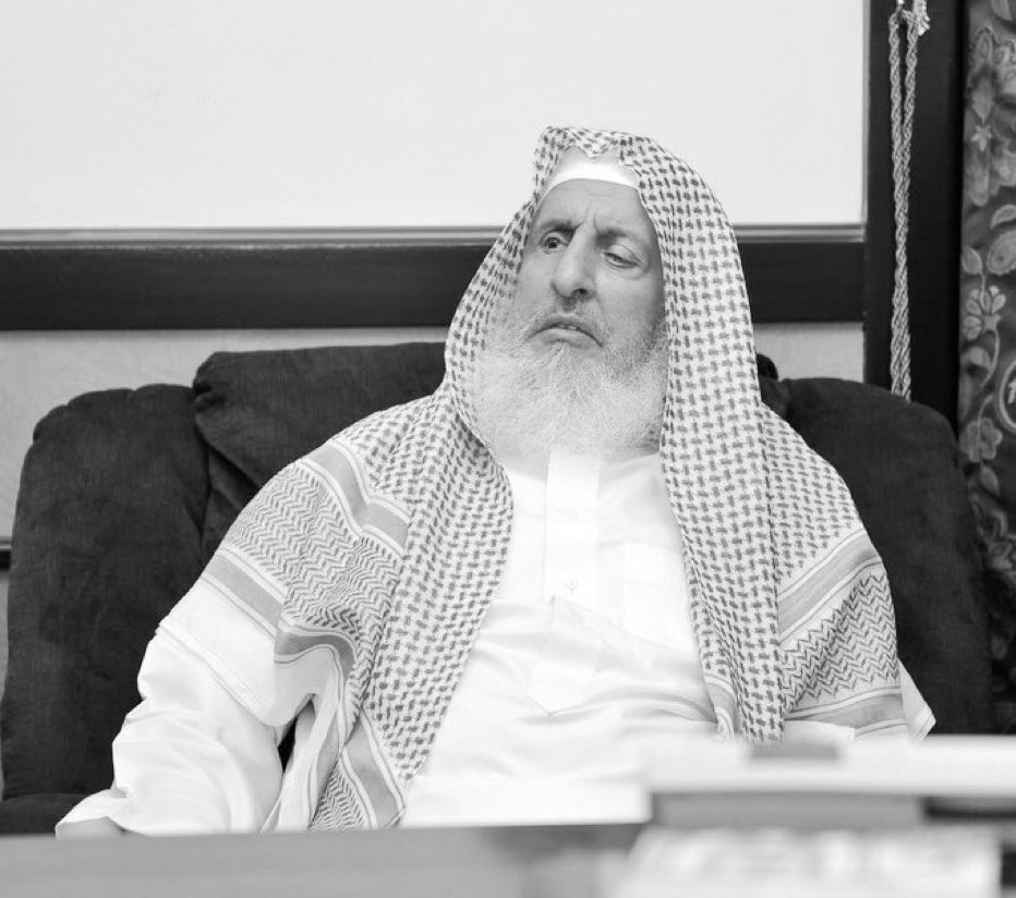 فقدت المملكة اليوم رجل دولة وركناً شامخاً من أركان علمها الشرعي، سماحة مفتي عام المملكة الشيخ عبدالعزيز بن عبدالله بن محمد آل الشيخ. عُرف بالزهد والورع وخدمة الدين، كان رأيه يجمع بين العلم الشرعي والحكمة. رحل بجسده وبقي أثره وعلمه شاهداً حياً له. نسأل الله أن يجعل ما قدّم للأمة