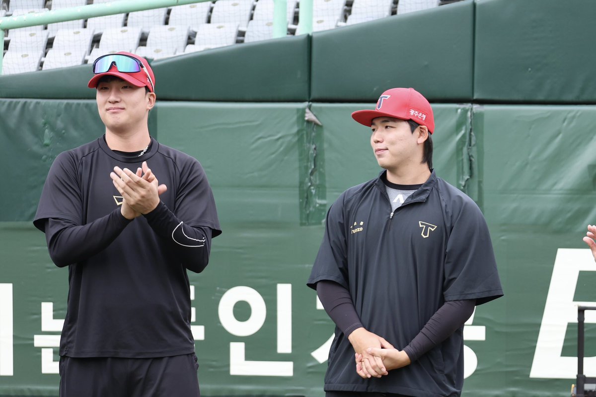 [오프 더 갸코드] 
모자를 바꿔봤어요
(5초만에 원상복귀 했습니다)