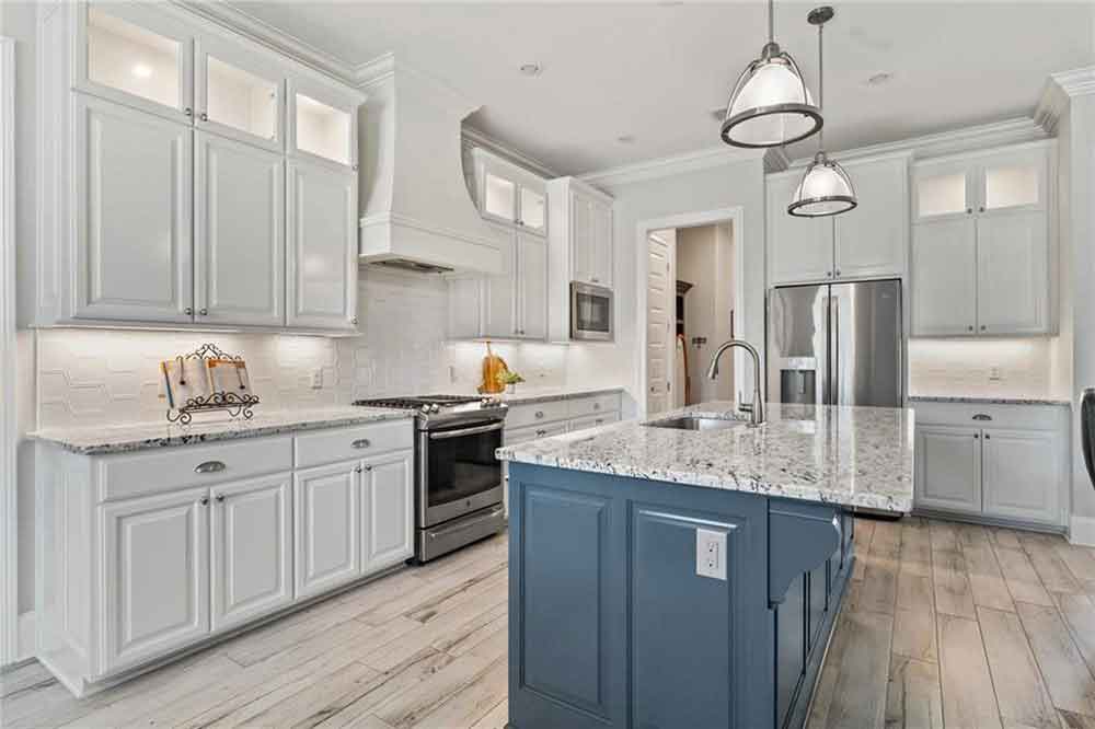 BedicoCreek's tweet image. Real wood beams, brick accent columns, plenty of windows, a designer lighting package and so much more! You're going to want to #takeatour of 2021 Cypress Bend Lane this weekend during the #2025FallTour. View this &amp;amp; many other homes from 12PM-3PM! tinyurl.com/2021-cypress-b…